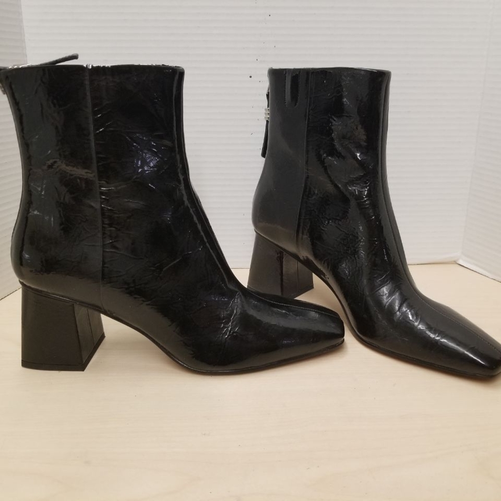 Women's  Dolce Vita ankle heel boots size 9, New